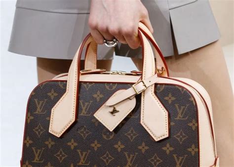 Πως να ξεχωρίσεις μια αυθεντική Louis Vuitton τσάντα .